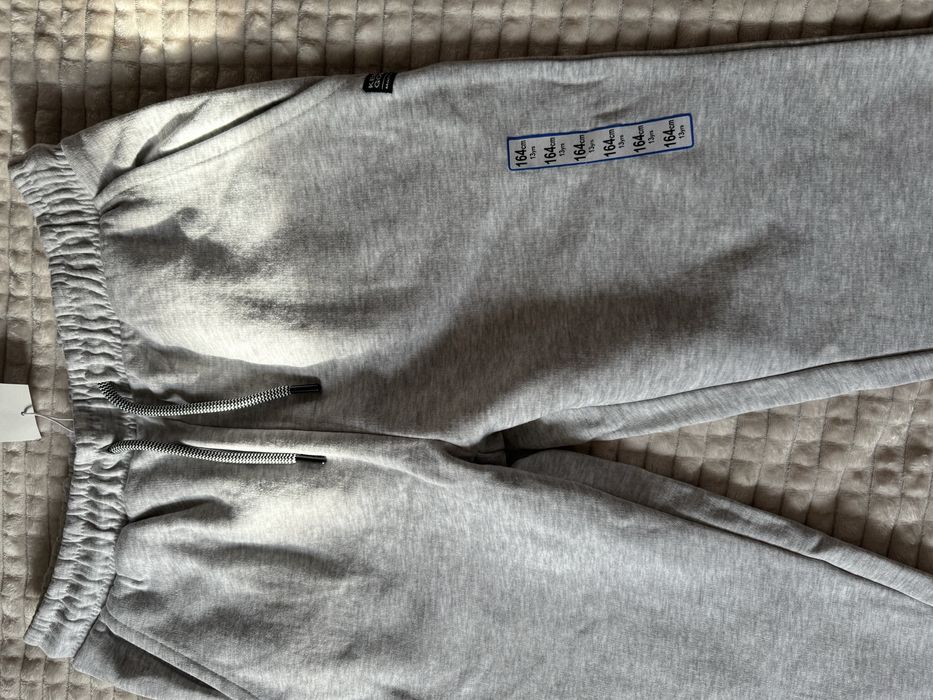 Нові спортивні штани