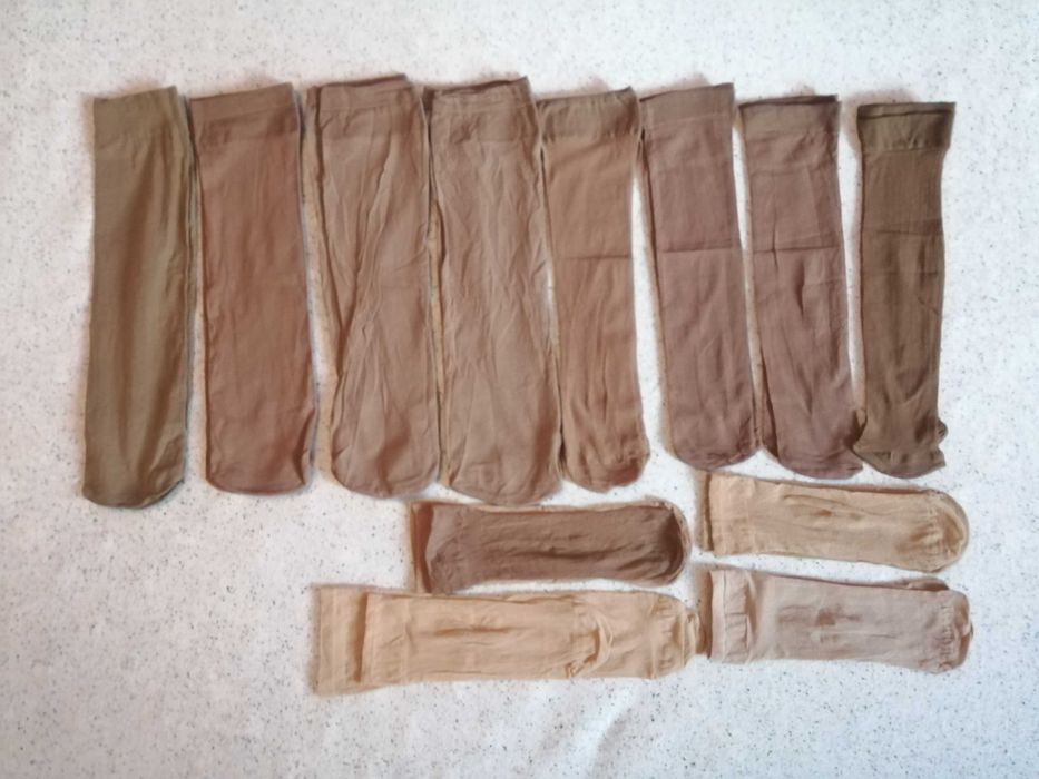 Zestaw 10 rajstop i 10 par skarpetek