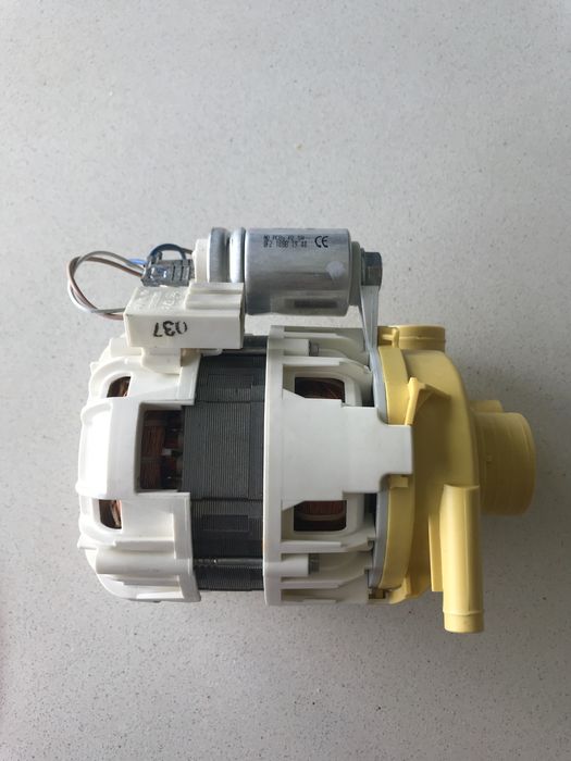 Motor/bomba de lavagem da marca Nidec para máquina de lavar louça.