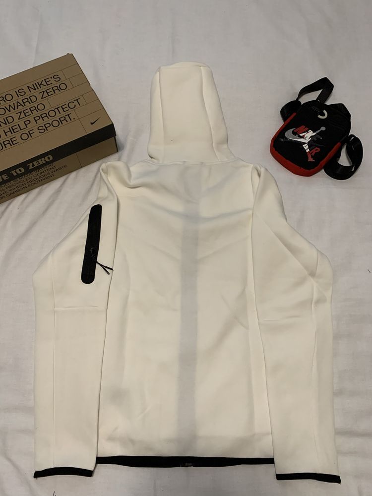 Продам Nike tech fleece два кольори