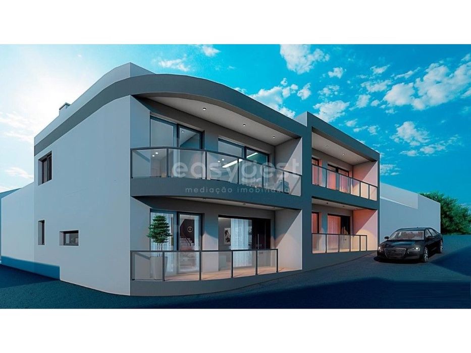 Moradia T2 com projeto aprovado para construir duas moradias