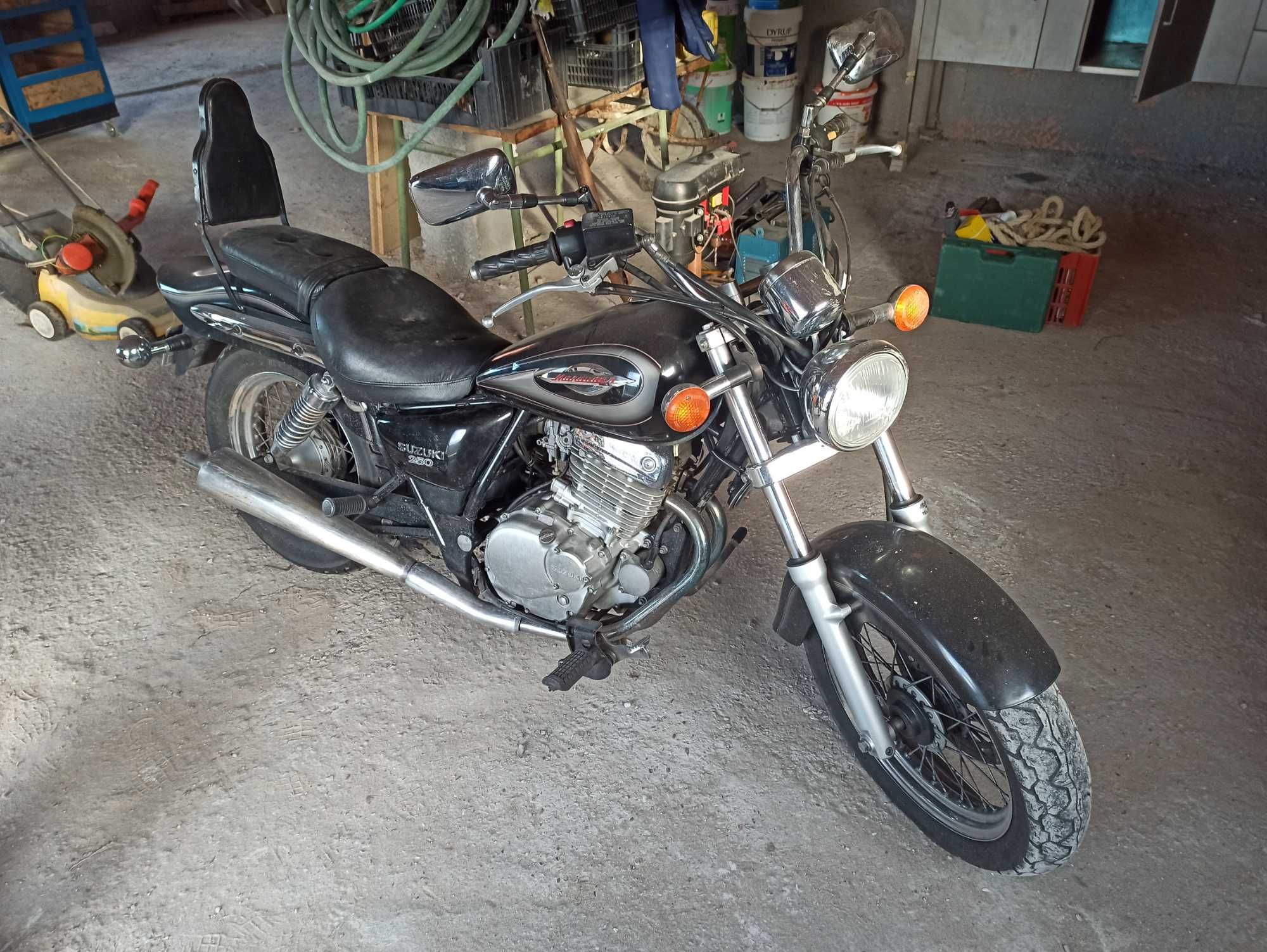 moto Suzuki Marauder 250