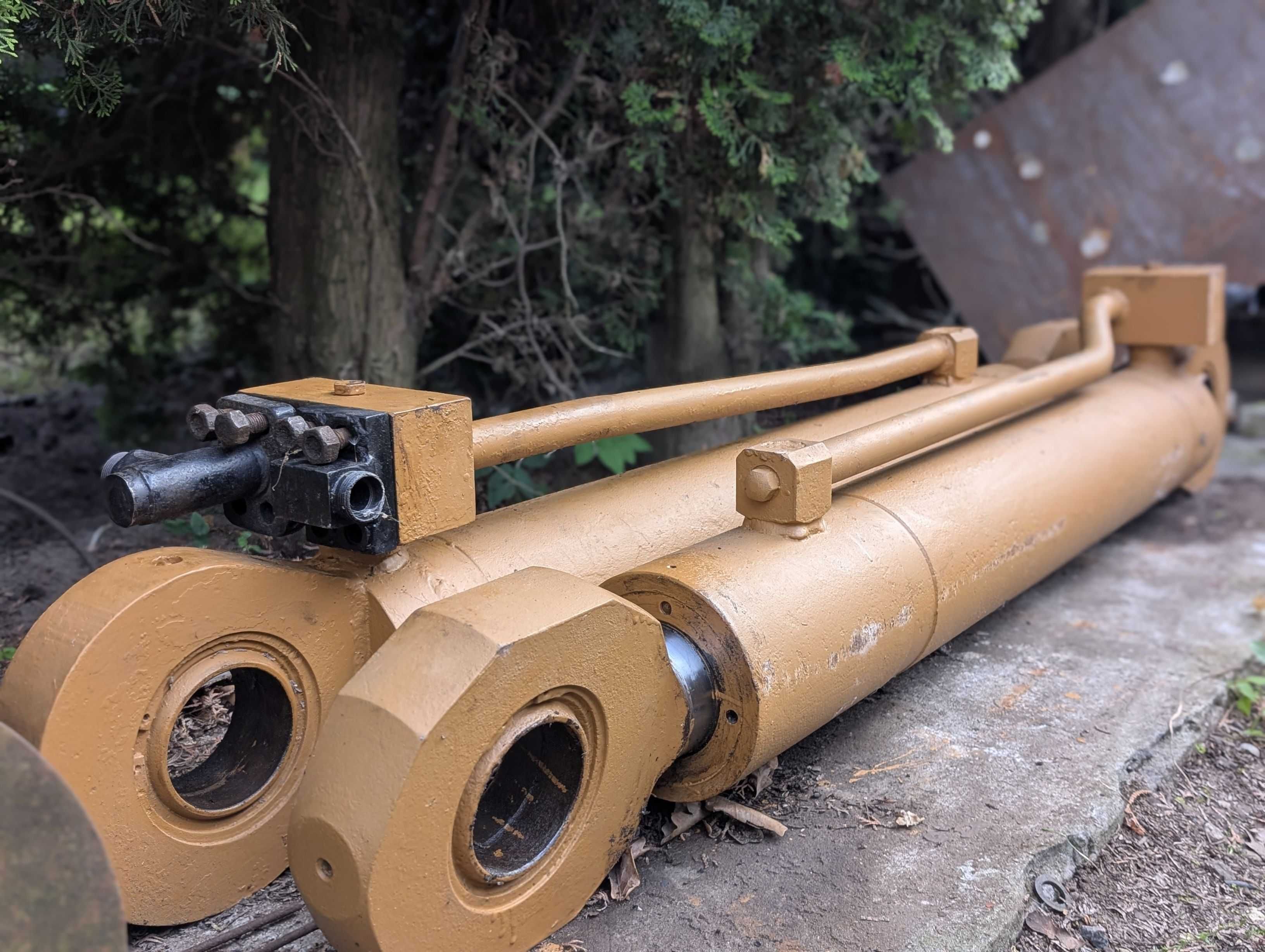 Siłownik hydrauliczny nowy od koparki "Waryński"