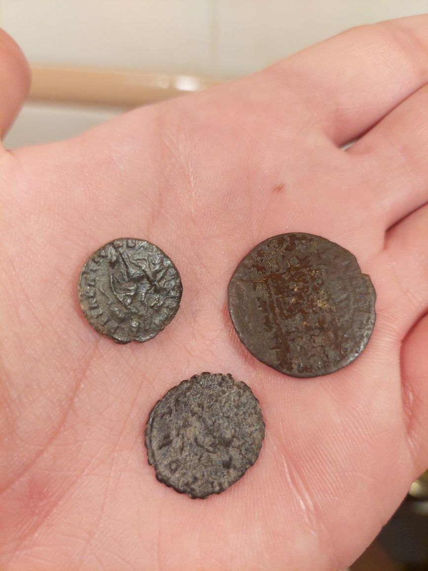 Moedas medievais e romanas