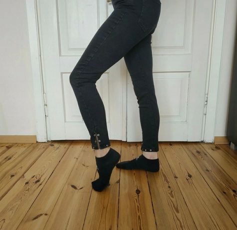 Czarne    jeansy