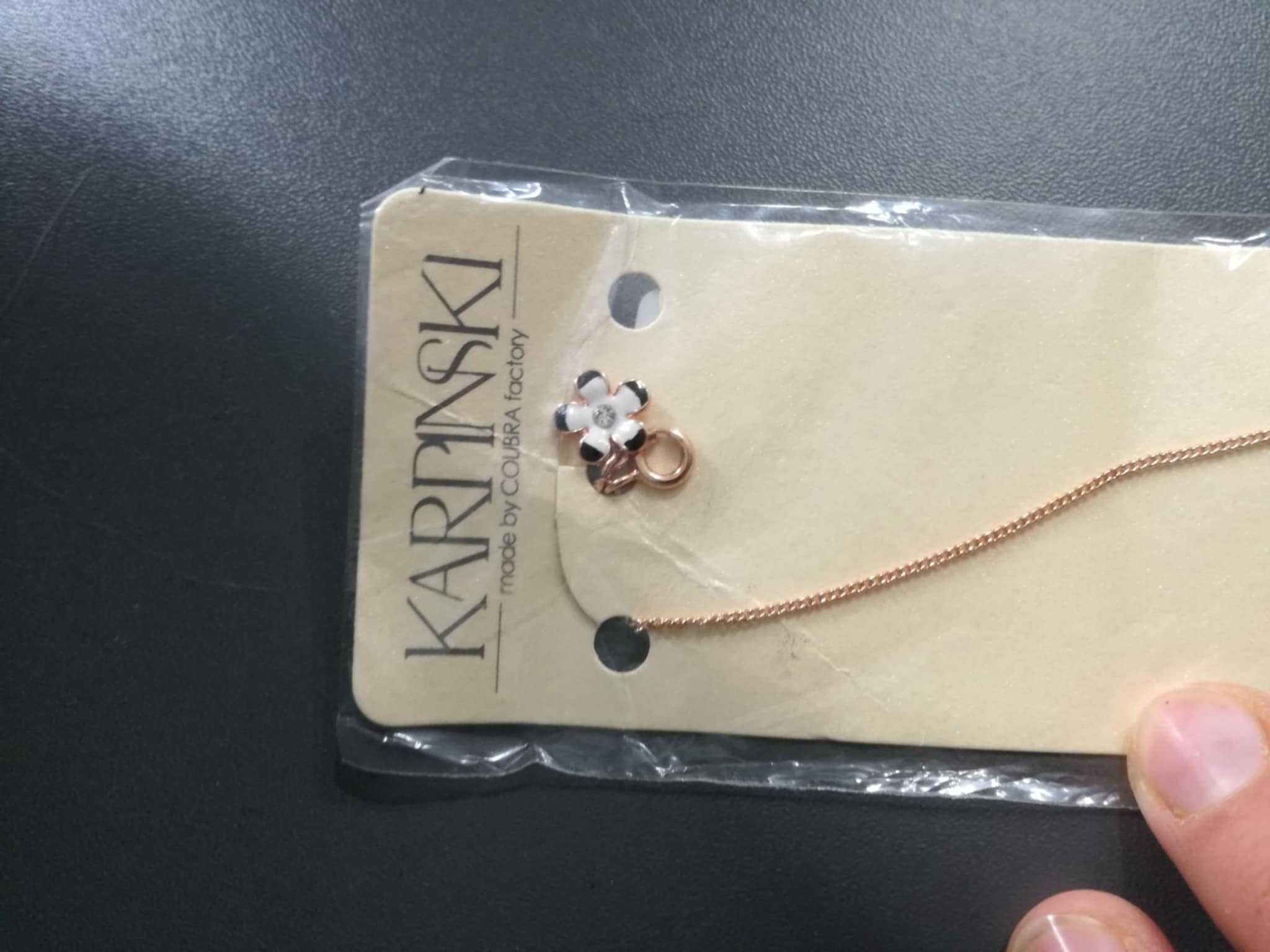 Delikatny wisiorek damski z kwiatkiem Colibra