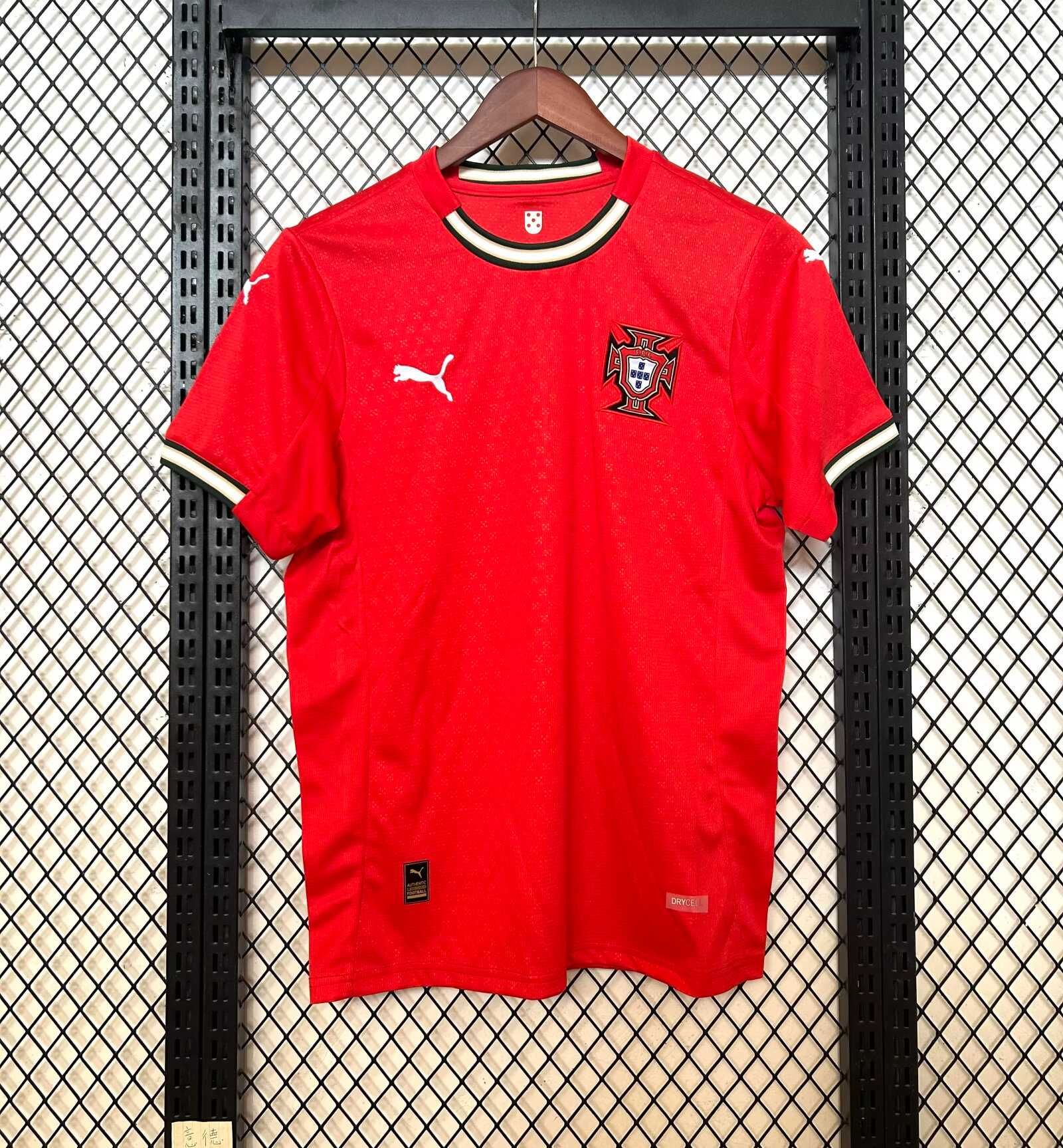 T-shirts de futebol novas