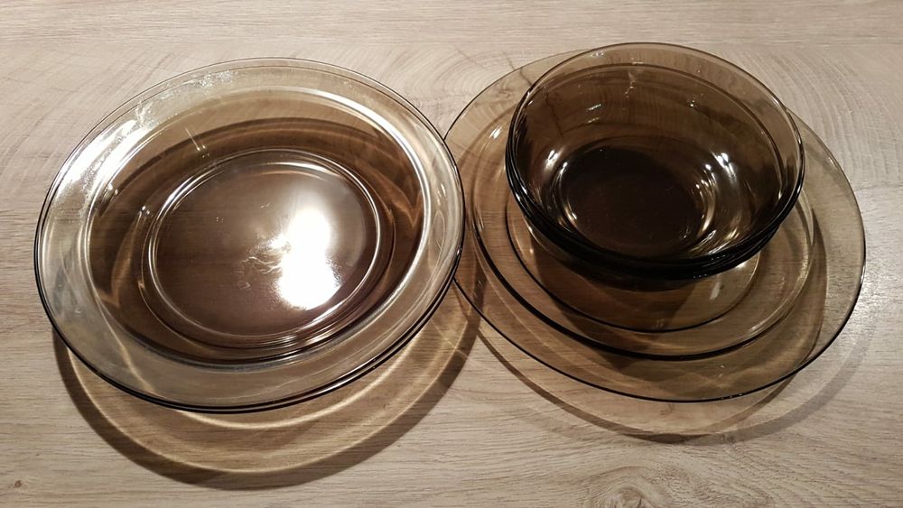 Zestaw przedmiotów z Duralexu