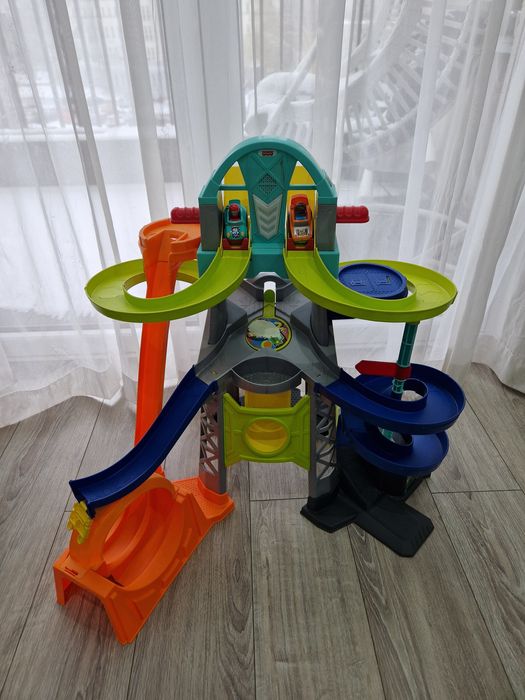 Fisher-Price Little People Wieża wyścigowa z pętlą