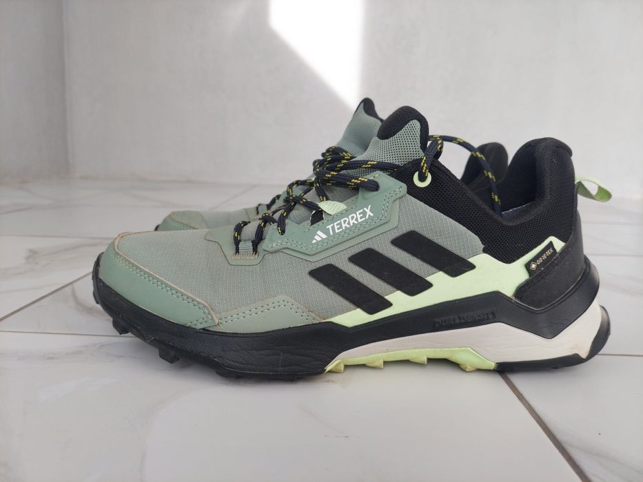 Продам кросівки Adidas Terrex 42.