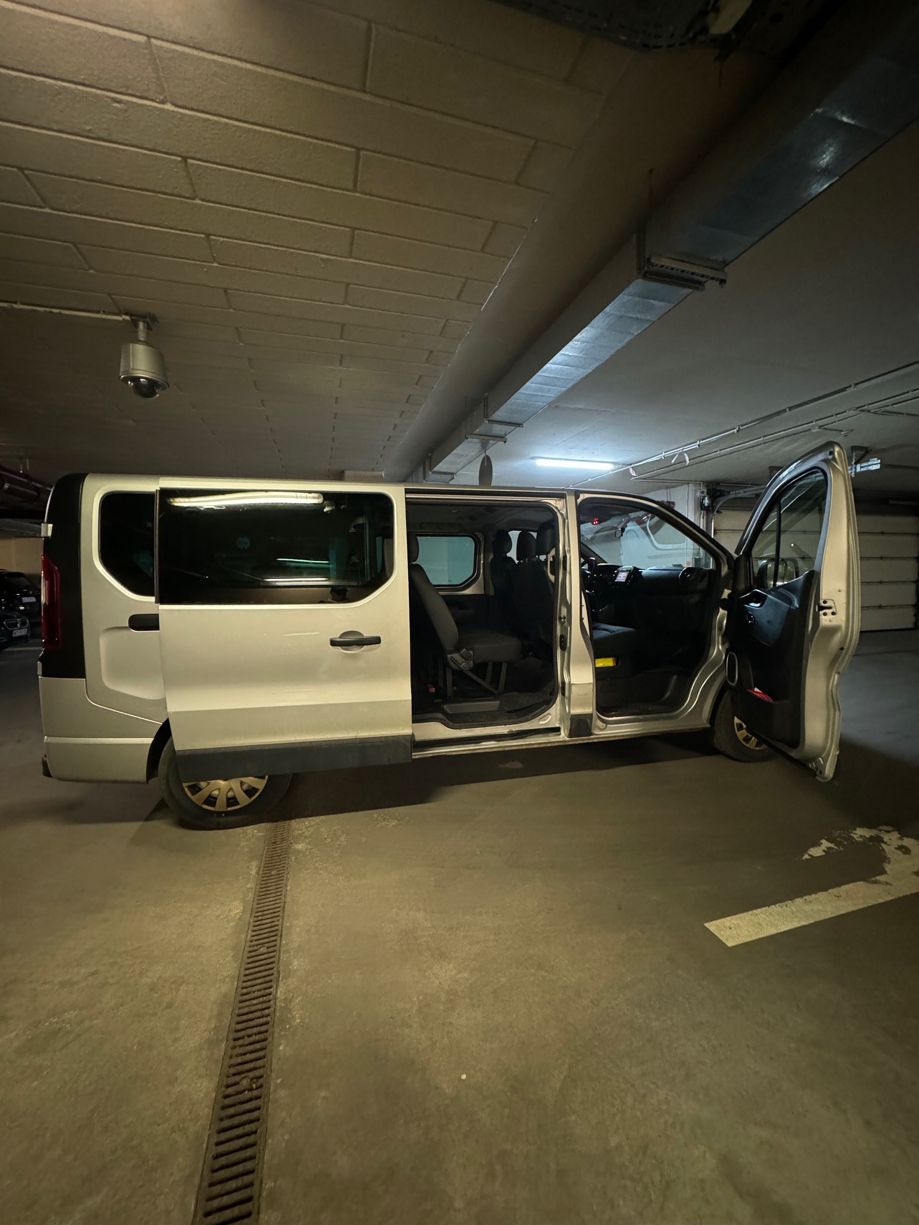 Wynajem auta bus van 9-osobowy Opel Vivaro Renault Traffic Long