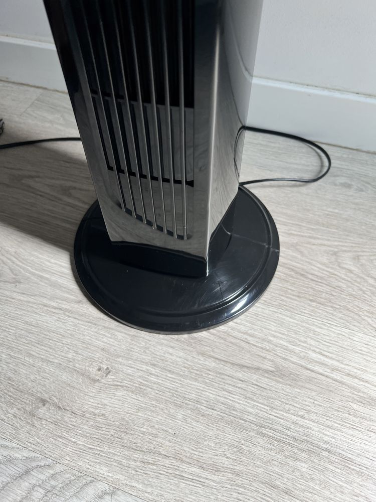 Ventoinha vertical Preta 42W