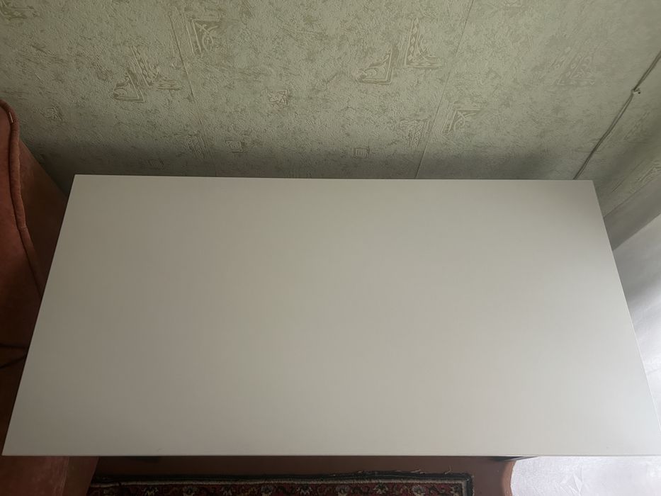 Стіл білий 120x60x75, чорні металеві ніжки,