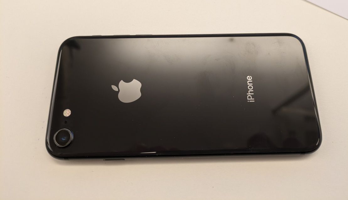 Vendo.   iPhone 8