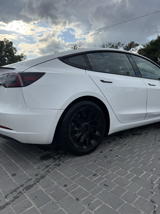 Tesla model 3 standrt plus