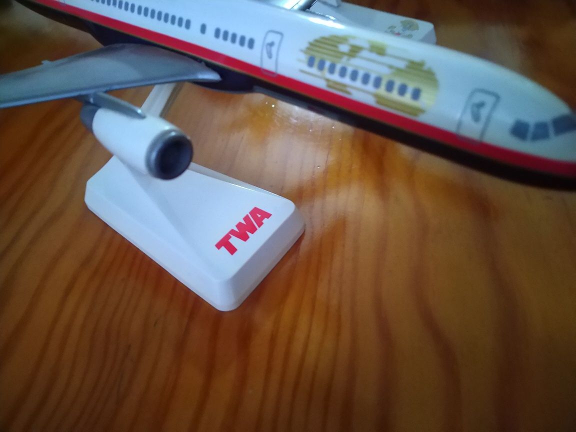 Avião TWA Boeing 757-200 miniatura escala 1/200 coleção