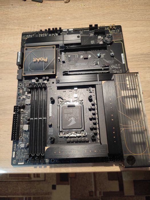 Продам материнську плату asus proart b760