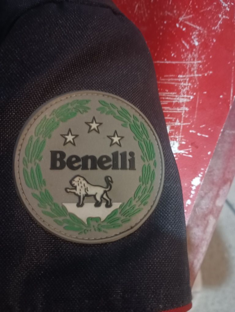 Casaca de mota com proteções da Benelli