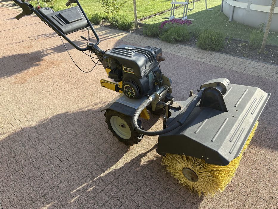Zamiatarko-odśnieżarka Texas 2002 Futura – silnik Kawasaki