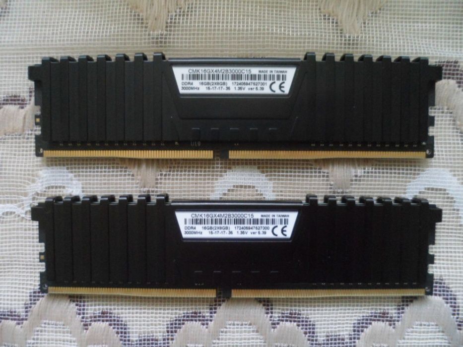 Оперативна пам'ять  DDR4  Corsair 16Gb  (2x8Gb)  3000 MHz