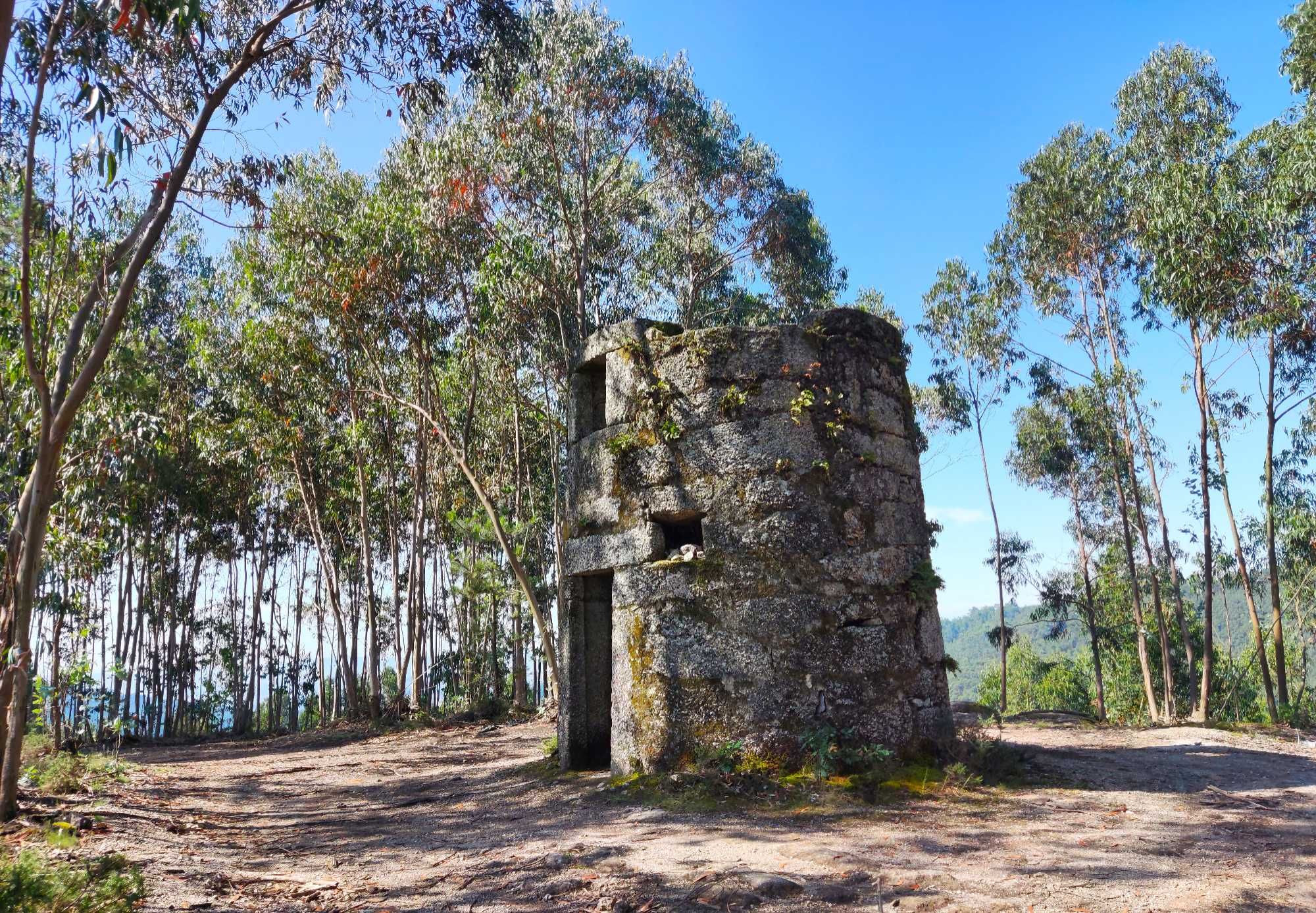 Moinho de Vento Histórico e terreno com 5 688m2 em Leitões, Guimarães