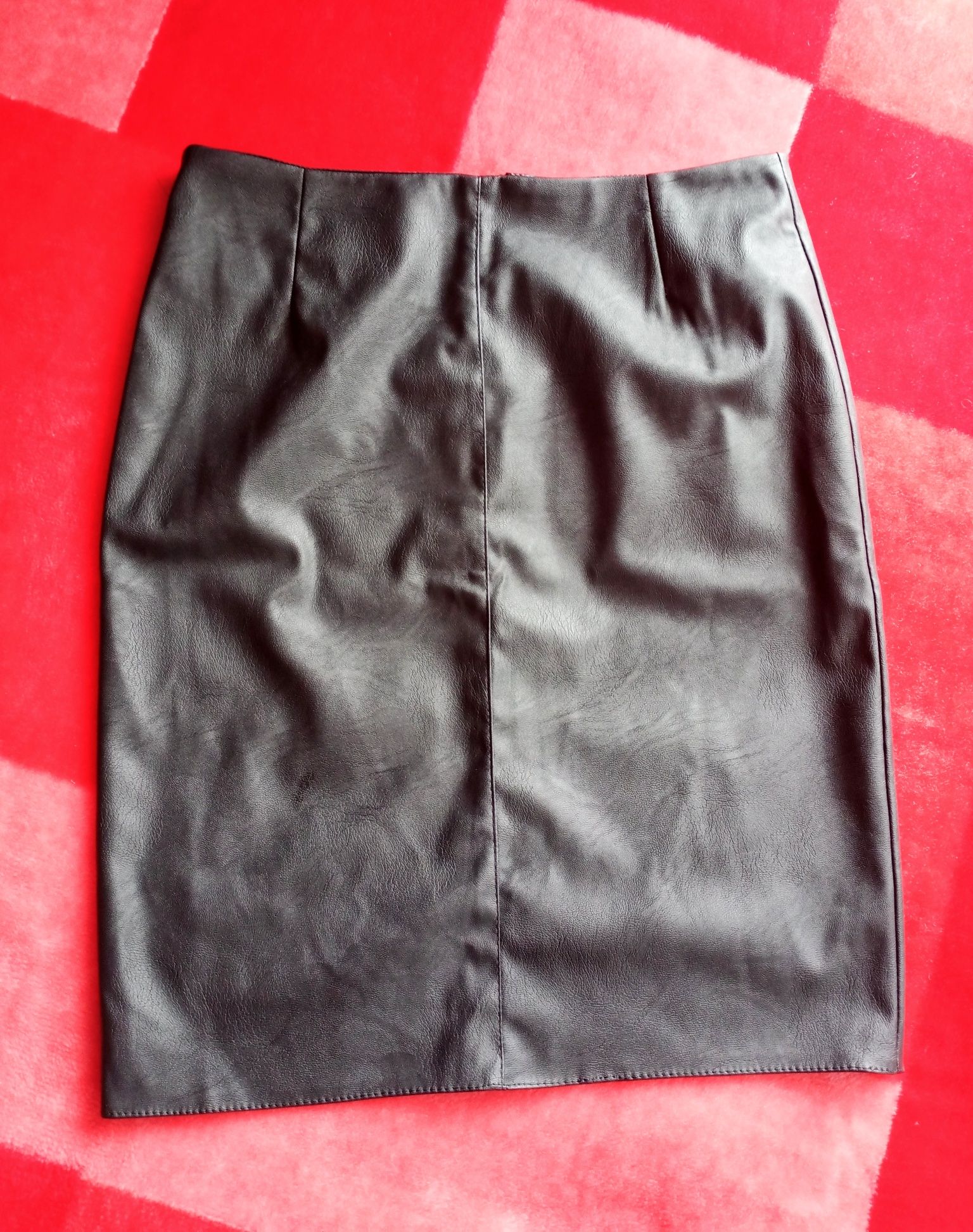 Nowa,czarna spódnica z rozporkiem z tyłu,Eco-skóra, rozmiar M