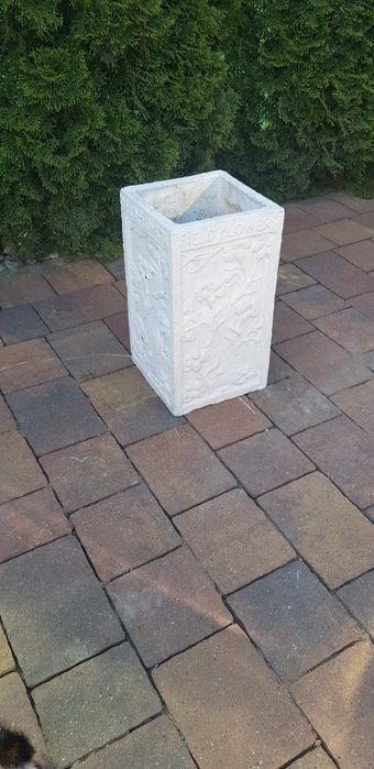 Donica betonowa biała