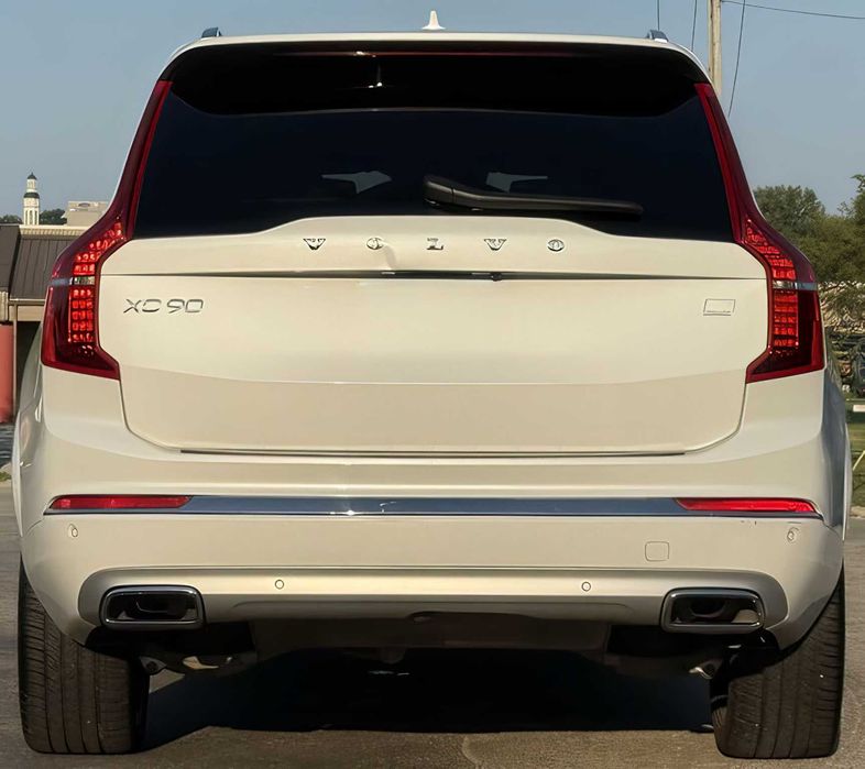 Volvo XC90      2021