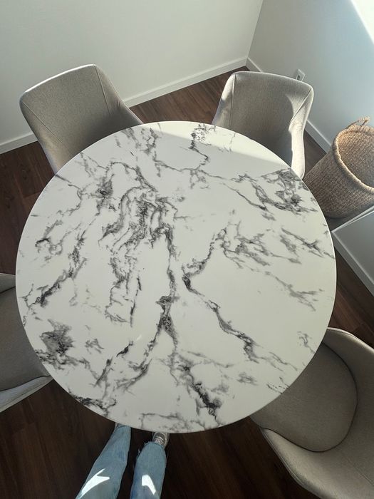 Mesa de jantar redonda com tampo marmore