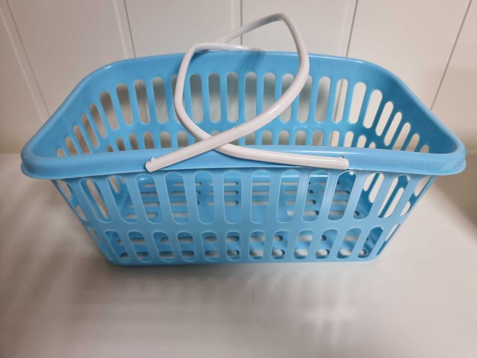 Kosze koszyki plastikowe do przechowania uniwersalne z rączkami