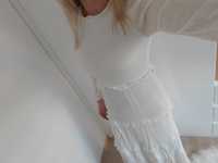 Długa biała sukienka idealna na wiosnę