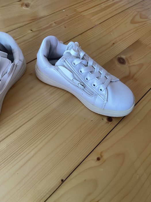 Продам кросівки для дівчинки