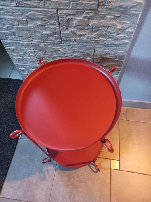 stolik czerwony LIVELYCKE z ikea