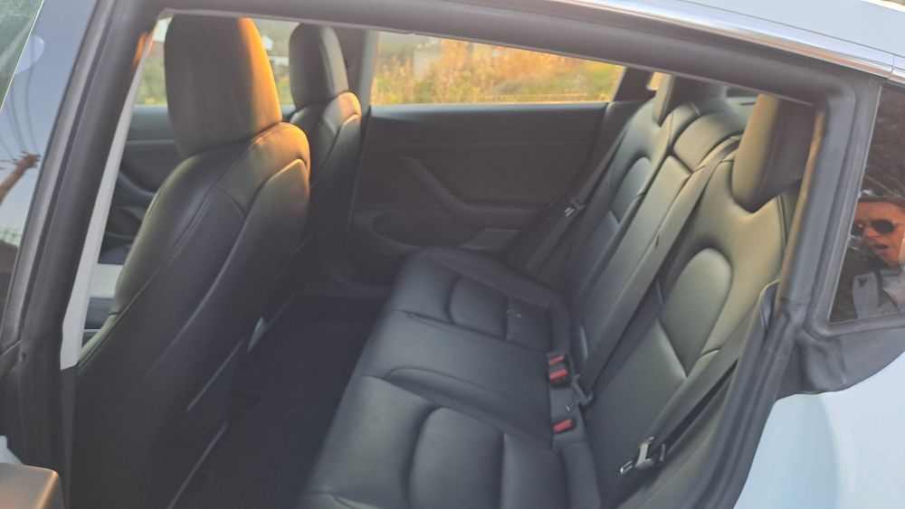 Tesla Model 3 Automovel de garagem