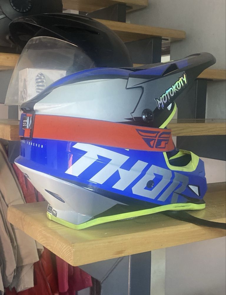 Kask Thor Sector 4XL + gogle Fly Racing