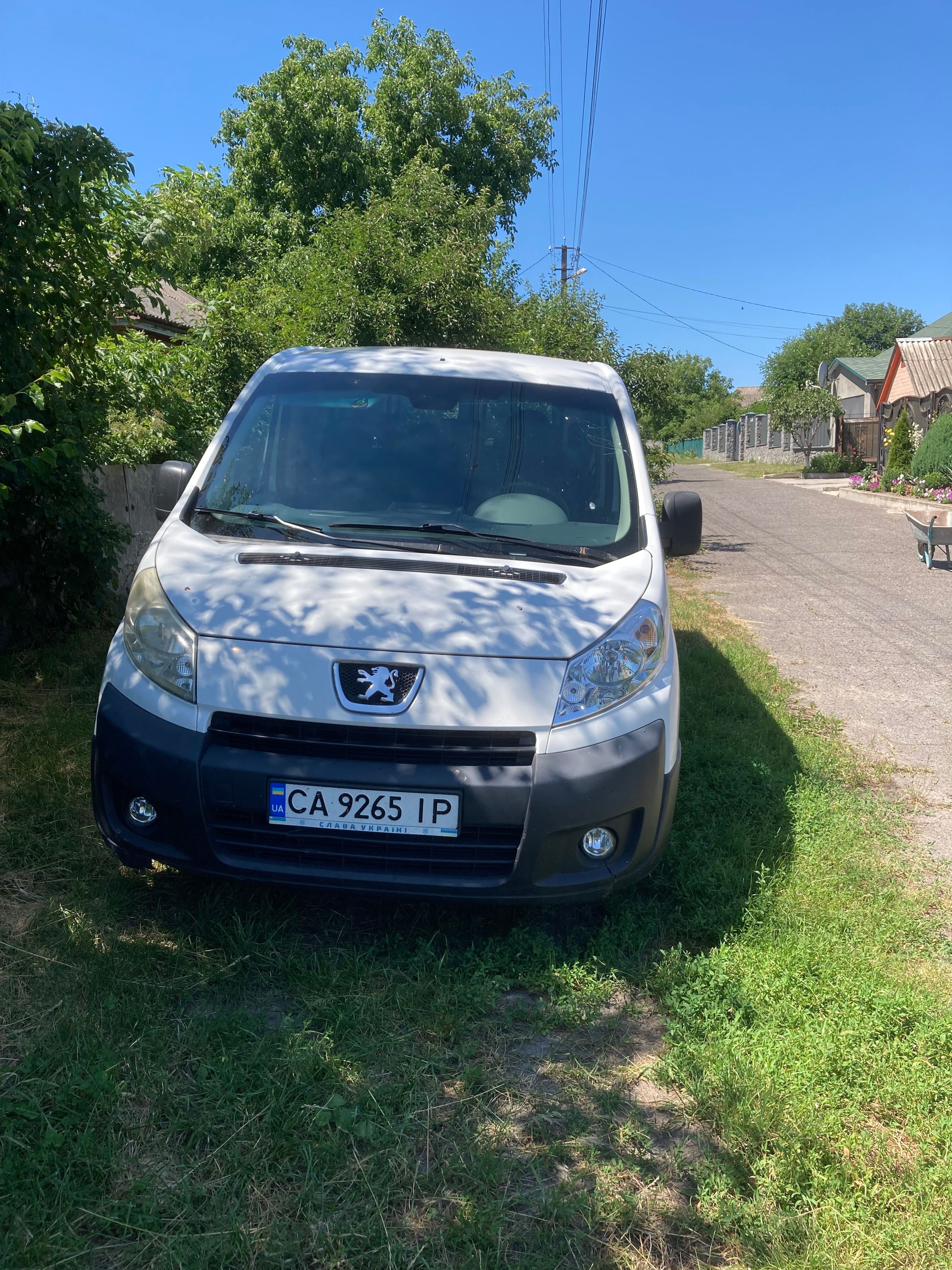 Продам власний сімейний автомобіль