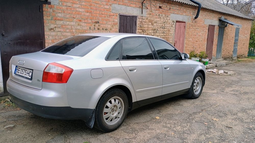 Продам Ауді А4 б6 1.6 бензин