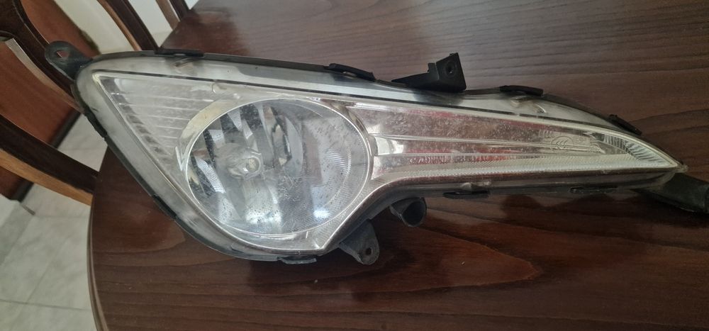 Farol nevoeiro frente direito hyundai i40
