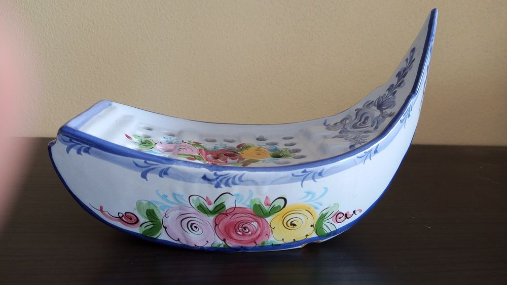 Barco em porcelana antigo