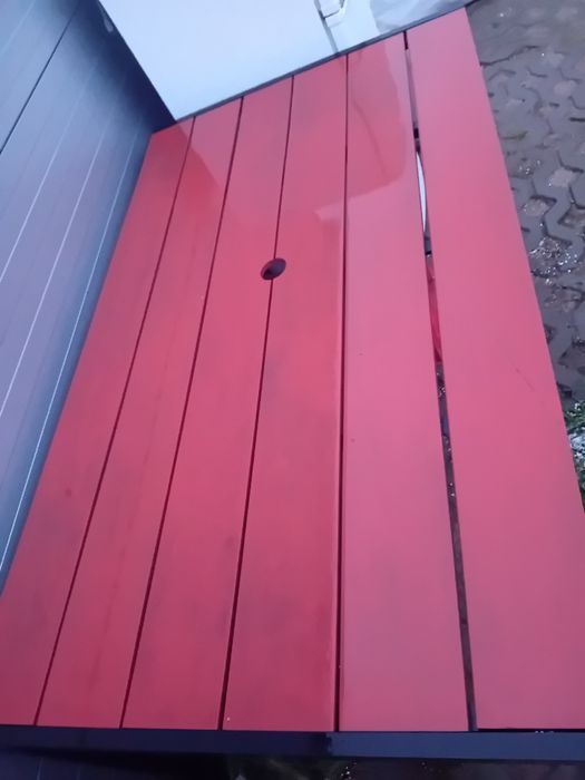 Mam na sprzedaż stół z krzesłami