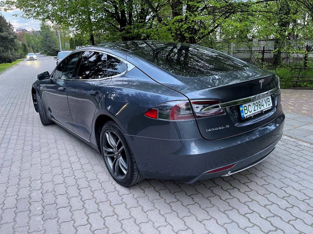 Tesla Model S 09.2014