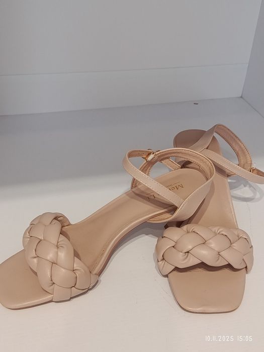 Босоніжки шкіряні