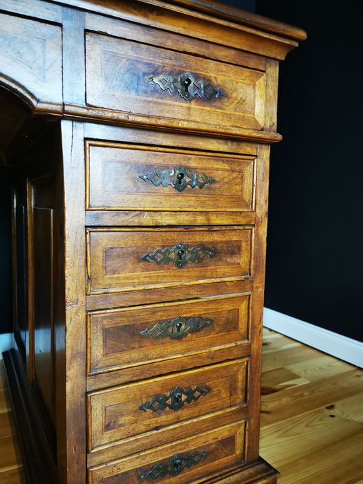 Biurko gabinetowe kolonialne dwustronne drewno intarsja