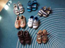 Ténis, sandálias e botas de criança