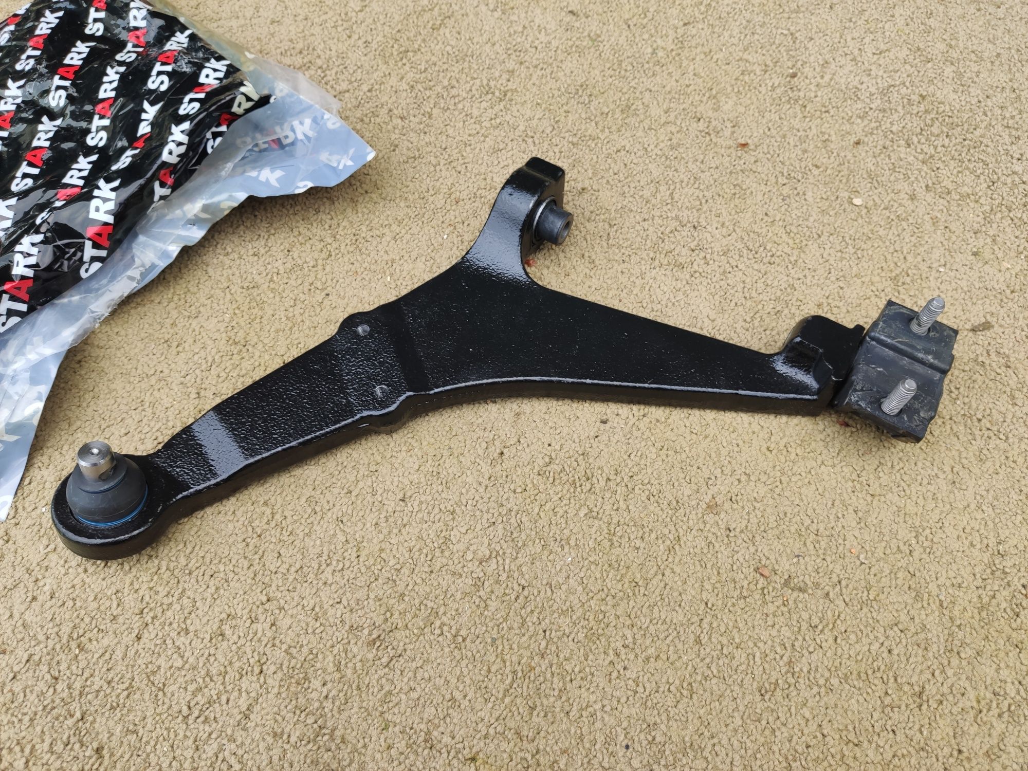 Braço suspensão esquerdo Peugeot 106 / Citroen novo.