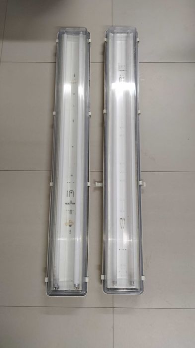 Armadura com 2 lâmpadas fluorescentes