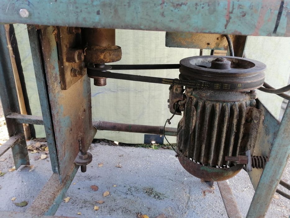 Frezarka z kompletem frez