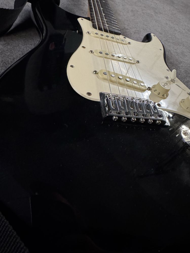Fender Squier Stratocaster + Pickguard Noiseless