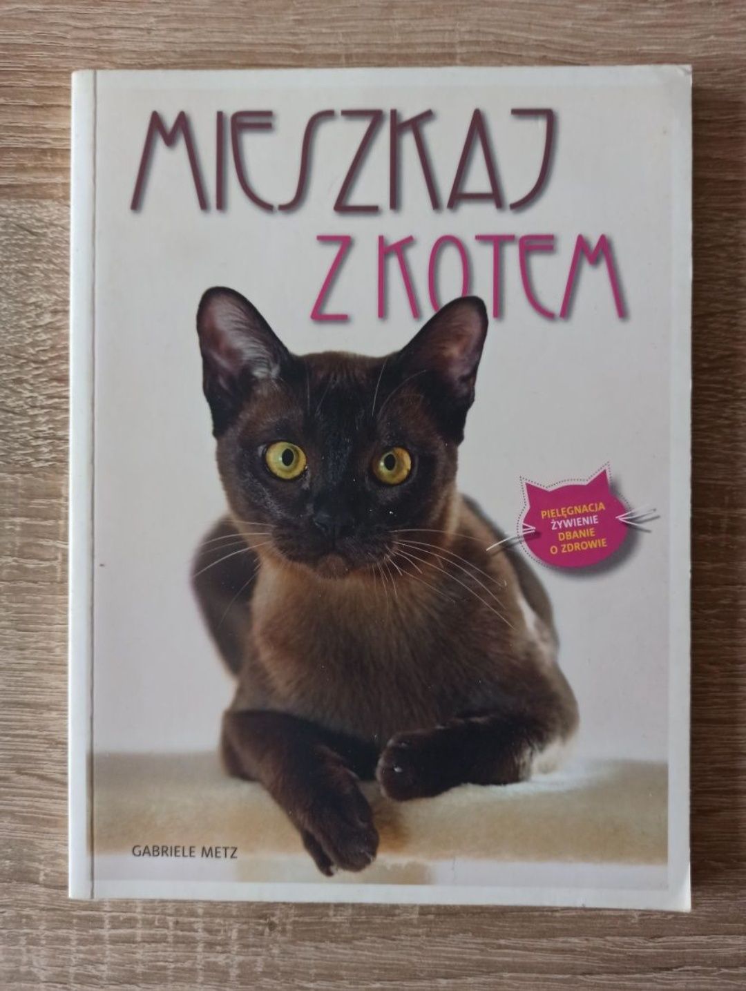Książka Mieszkaj z kotem Gabriele Metz