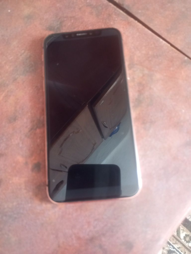iPhone XS Max золотого кольору